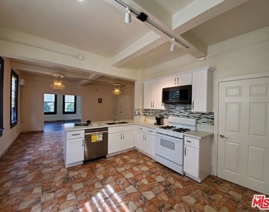 1214 S Norton Avenue - Photo Thumbnail 13