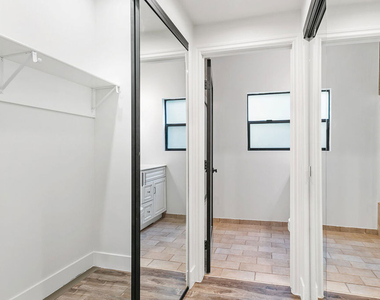7223 Willoughby Avenue - Photo Thumbnail 10