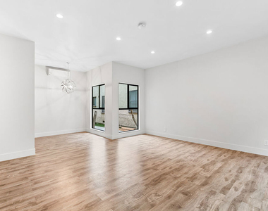 7223 Willoughby Avenue - Photo Thumbnail 4