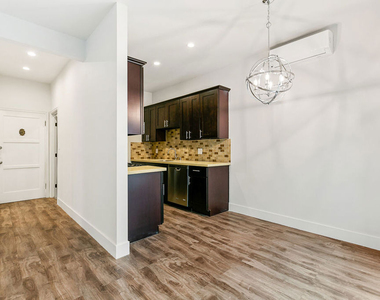 7223 Willoughby Avenue - Photo Thumbnail 7