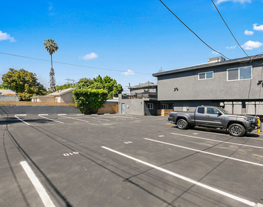 2922 Hauser Boulevard - Photo Thumbnail 9
