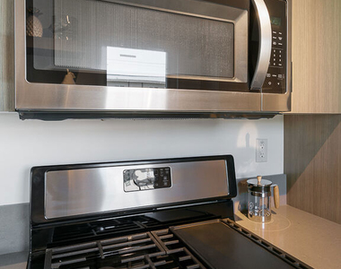 2922 Hauser Boulevard - Photo Thumbnail 5