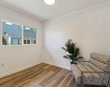 2922 Hauser Boulevard - Photo Thumbnail 6