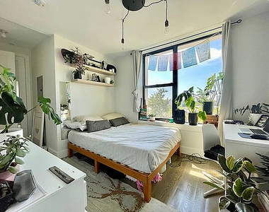 961 Seneca Avenue - Photo Thumbnail 5