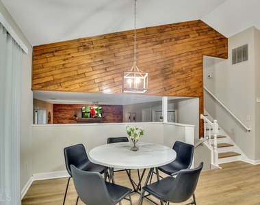 2025 Winsburg Drive Nw - Photo Thumbnail 3
