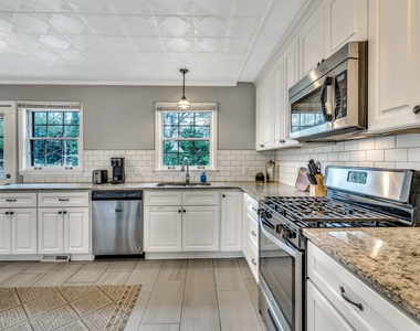 367 Autumn Lane Se - Photo Thumbnail 8