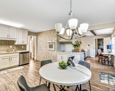 2532 Lakebrook Court - Photo Thumbnail 6