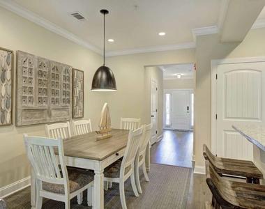 205 Mariners Circle - Photo Thumbnail 7