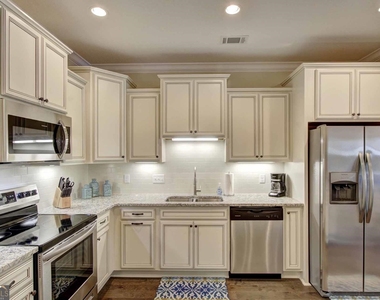 205 Mariners Circle - Photo Thumbnail 11
