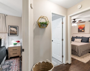 240 Lake Drive - Photo Thumbnail 10