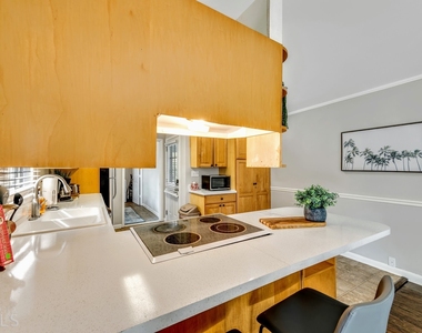 654 Joel Drive - Photo Thumbnail 7