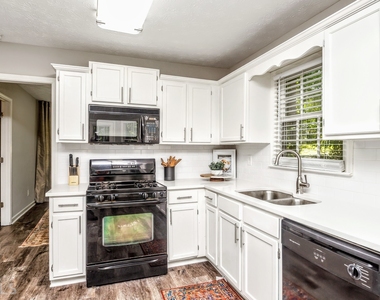 285 Arbor Way - Photo Thumbnail 7