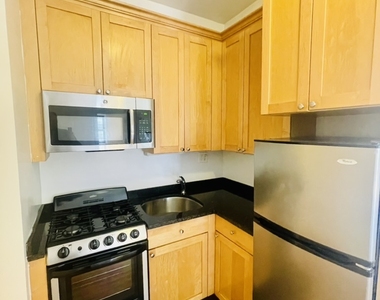 212 Grand Street - Photo Thumbnail 3