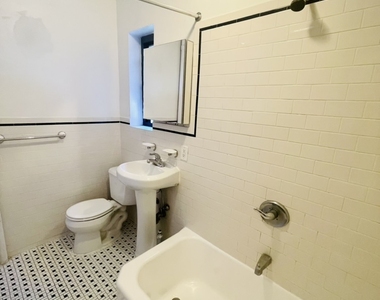 212 Grand Street - Photo Thumbnail 4