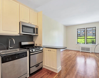1378 York Avenue - Photo Thumbnail 2