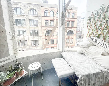 East 12th Street/ brodway - Photo Thumbnail 17