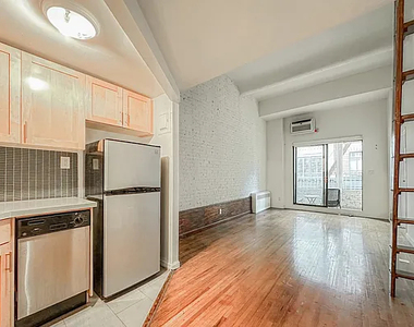 East 12th Street/ brodway - Photo Thumbnail 9