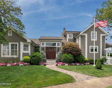 208 Neptune Place - Photo Thumbnail 2