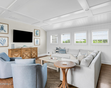 208 Neptune Place - Photo Thumbnail 6