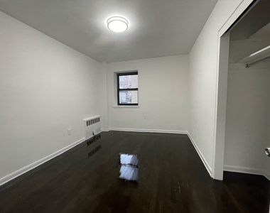 East 49th Street - Photo Thumbnail 5