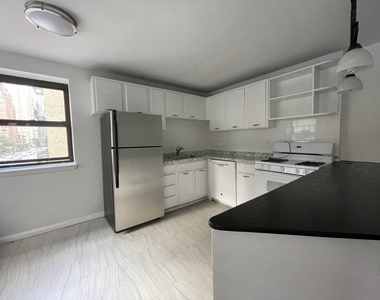 East 49th Street - Photo Thumbnail 2