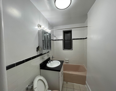 East 49th Street - Photo Thumbnail 6