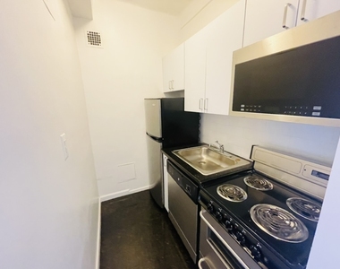 160 West 73rd Street - Photo Thumbnail 2