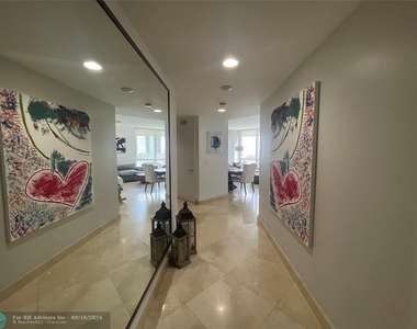 1060 Brickell Ave - Photo Thumbnail 3