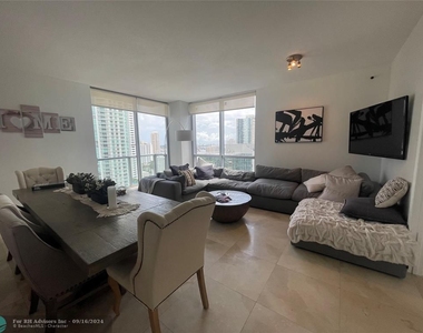 1060 Brickell Ave - Photo Thumbnail 7