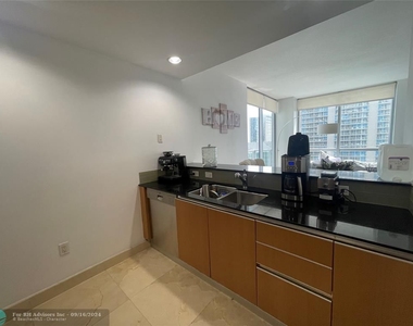 1060 Brickell Ave - Photo Thumbnail 10