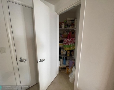 1060 Brickell Ave - Photo Thumbnail 14