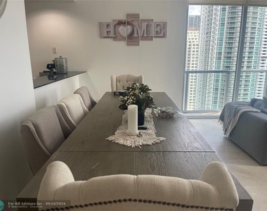 1060 Brickell Ave - Photo Thumbnail 6