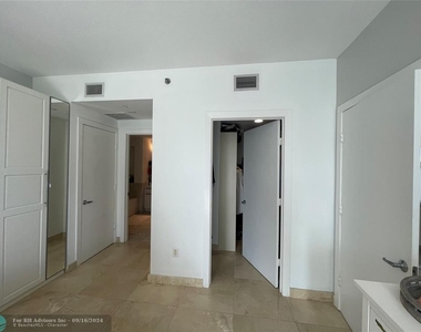 1060 Brickell Ave - Photo Thumbnail 24