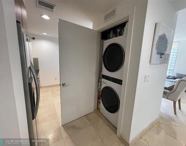 1060 Brickell Ave - Photo Thumbnail 12
