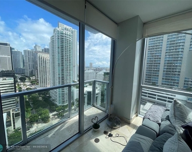 1060 Brickell Ave - Photo Thumbnail 16