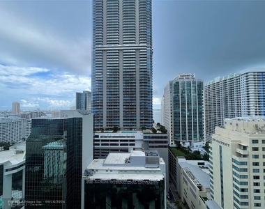 1060 Brickell Ave - Photo Thumbnail 2