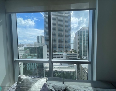 1060 Brickell Ave - Photo Thumbnail 17