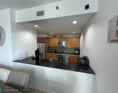 1060 Brickell Ave - Photo Thumbnail 13