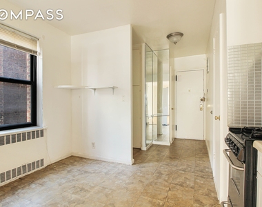 315 E 56th St - Photo Thumbnail 5
