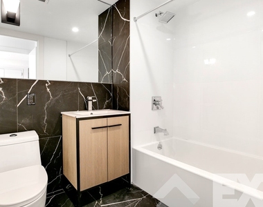 1543 East 19th Street - Photo Thumbnail 5