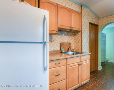 819 Dunlewy Street - Photo Thumbnail 17