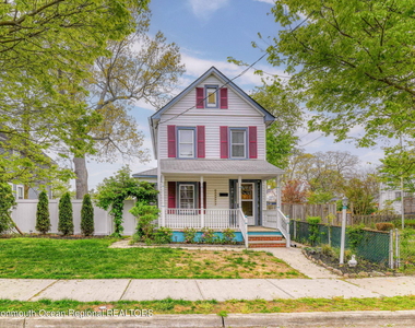 819 Dunlewy Street - Photo Thumbnail 1