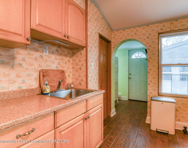 819 Dunlewy Street - Photo Thumbnail 15