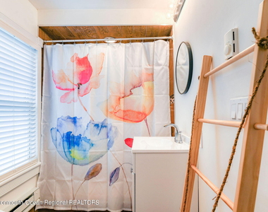 819 Dunlewy Street - Photo Thumbnail 20