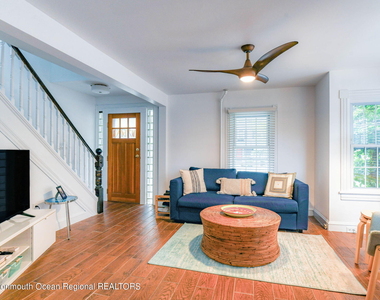 819 Dunlewy Street - Photo Thumbnail 4