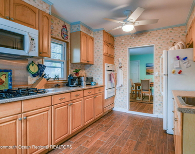 819 Dunlewy Street - Photo Thumbnail 19