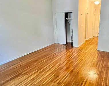 336 East 87th Street - Photo Thumbnail 2