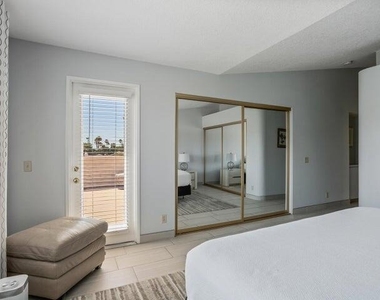 272 Desert Falls Drive E - Photo Thumbnail 12