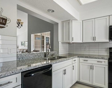 272 Desert Falls Drive E - Photo Thumbnail 9