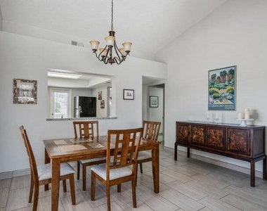 272 Desert Falls Drive E - Photo Thumbnail 7